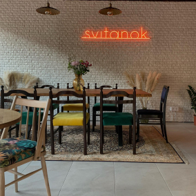 Завтраки, кофе и вино: на Березняках открылось кафе Svitanok