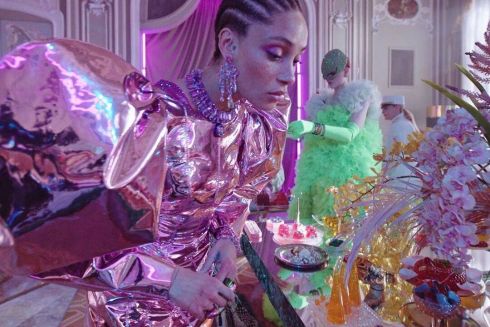 Рекламу для Swarovski зняли в Києві. У ній знімались акторки з «Гри престолів» та «Ферзевого гамбіту»