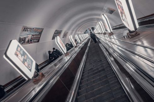 Киянин на велосипеді спустився ескалатором метро — його затримала поліція