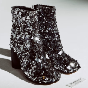 Maison Margiela створив черевики табі з ефектом потрісканого дзеркала