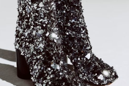 Maison Margiela створив черевики табі з ефектом потрісканого дзеркала