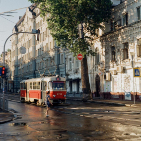 У деяких трамваях Києва вже можна оплатити проїзд банківською карткою: список маршрутів