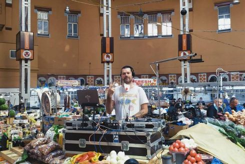 Відео дня: діджей Тапольський зіграв сет на Бессарабському ринку