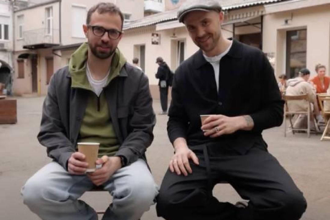 Від крабів до стрітфуда Троєщини: Птушкін і Кацурін випустили другий гід їжею Києва