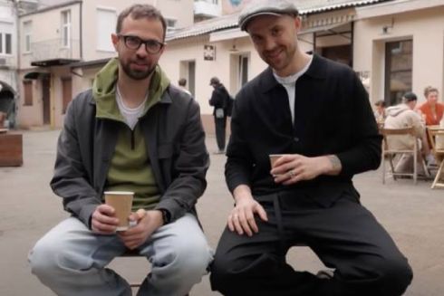 Від крабів до стрітфуда Троєщини: Птушкін і Кацурін випустили другий гід їжею Києва