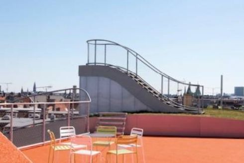 В Україні хочуть облаштовувати дитячі майданчики на дахах невисоких будівель