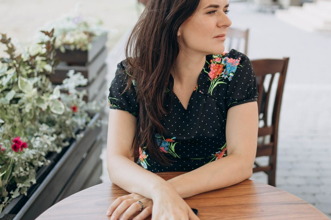 "Зранку йдемо в ресторан, щоб відсвяткувати життя": Що допомагає киянам триматися під постійними обстрілами