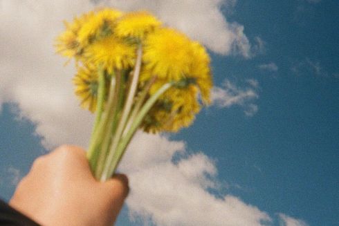 Фото дня. Дети деоккупированных сел Украины документируют свою жизнь на пленку одноразовых камер