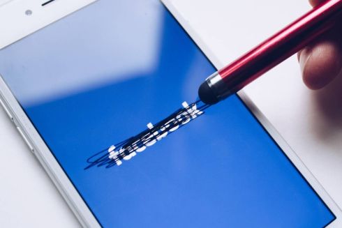 Facebook планують перейменувати – The Verge