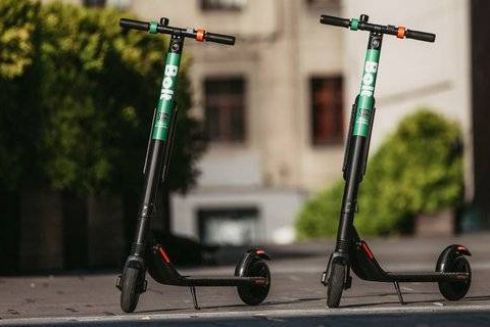 Кличко попросил Верховную Раду разработать правила, по которым могут ездить электросамокаты в городах