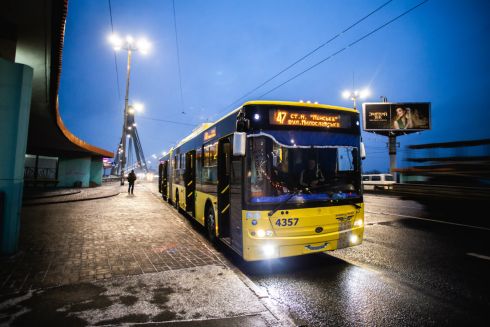В Киеве вместо троллейбусов будут ездить автобусы, пока в Украине полностью не возобновят электроснабжение