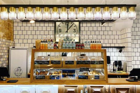 Возле Контрактовой открылась «Пирожковая Тетя Клара» с фудмаркетом Mira Foods Market