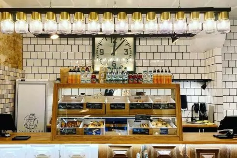 Біля Контрактової відкрилися &laquo;Пиріжкова Тітка Клара&raquo; з фудмаркетом Mira Foods Market