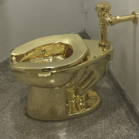 Золотий унітаз художника Мауріціо Каттелана продадуть за $10 мільйонів