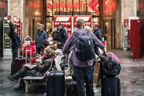 Гроші, робота, житло. В Україні запустили програму для допомоги переселенцям