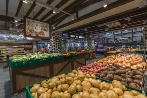 Антисанітарія та нелегали: кияни просять ліквідувати ринок &laquo;Троєщина&raquo;