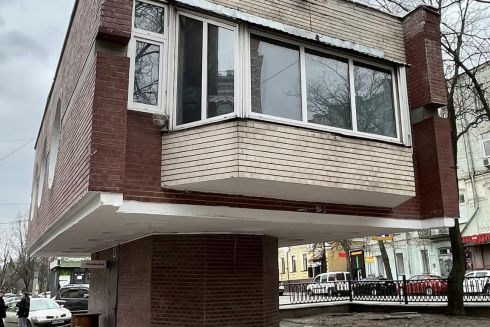 Алекс Купер открыл заведение с шаурмой в бывшей трамвайной диспетчерской на Львовской площади