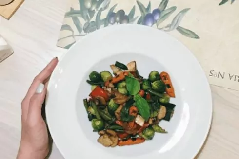 Стейк з цвітної капусти, локшина з ананасом і лазанья з цукіні: пісне меню в закладах Києва