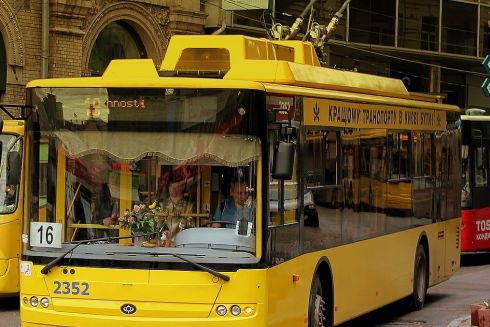 У Києві змінять правила розміщення реклами на громадському транспорті