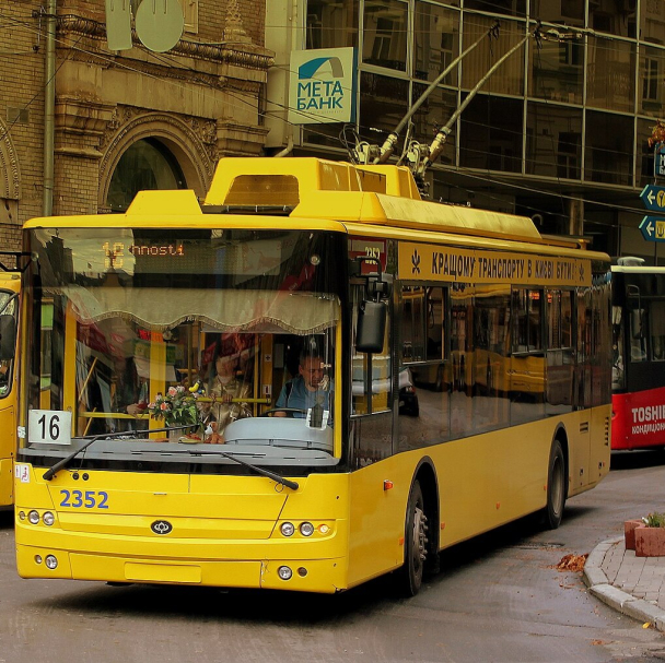 У Києві тролейбуси частково замінять на автобуси у випадку відключення світла