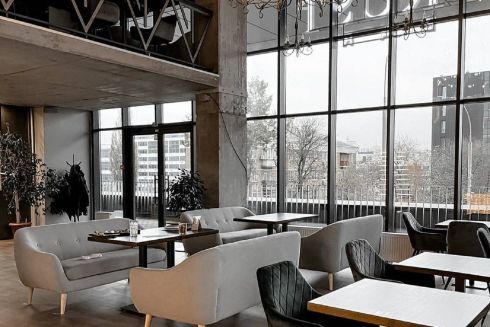 Біля залізничного вокзалу відкрили ресторан Trust з ролами і фермерськими сирниками