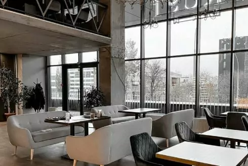 Біля залізничного вокзалу відкрили ресторан Trust з ролами і фермерськими сирниками