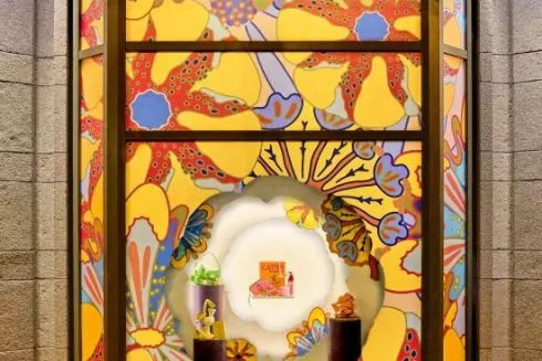 Новые витрины ЦУМа на Крещатике украсили цветы от сестер Фельдман: фото