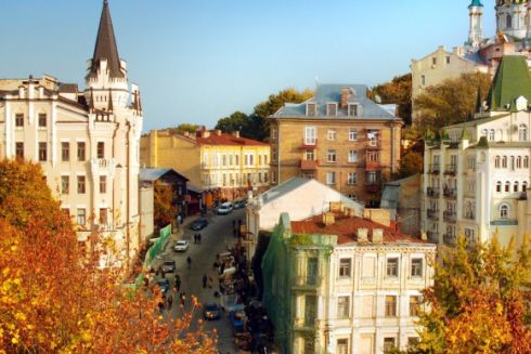 Появился туристический маршрут по Андреевскому спуску от экскурсоводов-котов