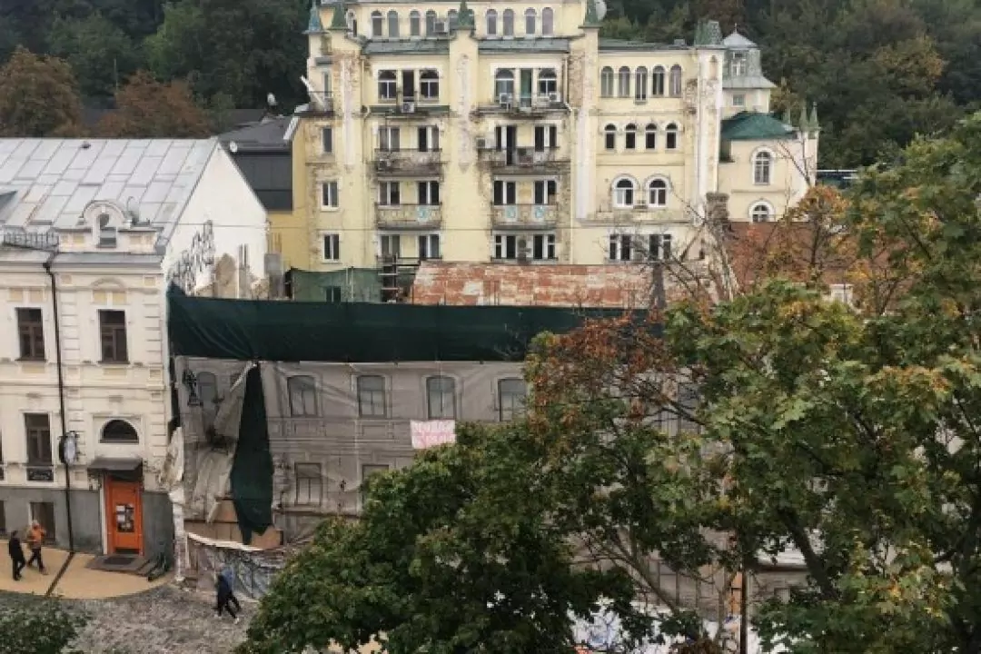 На Андріївському узвозі вдруге почали розбирати історичну будівлю