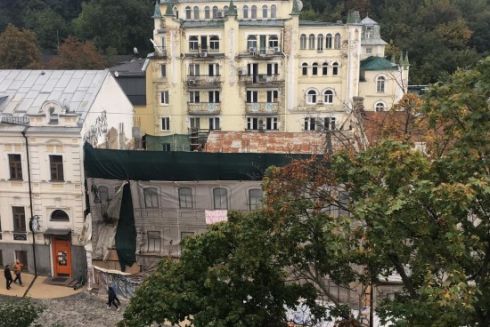 На Андріївському узвозі вдруге почали розбирати історичну будівлю