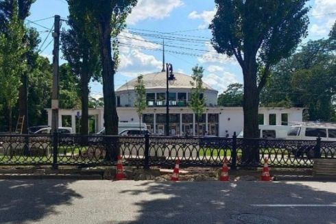 У метро «Университет» прекратили обустройство наземного перехода