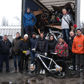 У Київ доставили 300 велосипедів, зібраних жителями ЄС. Їх передадуть волонтерам і дитячим центрам