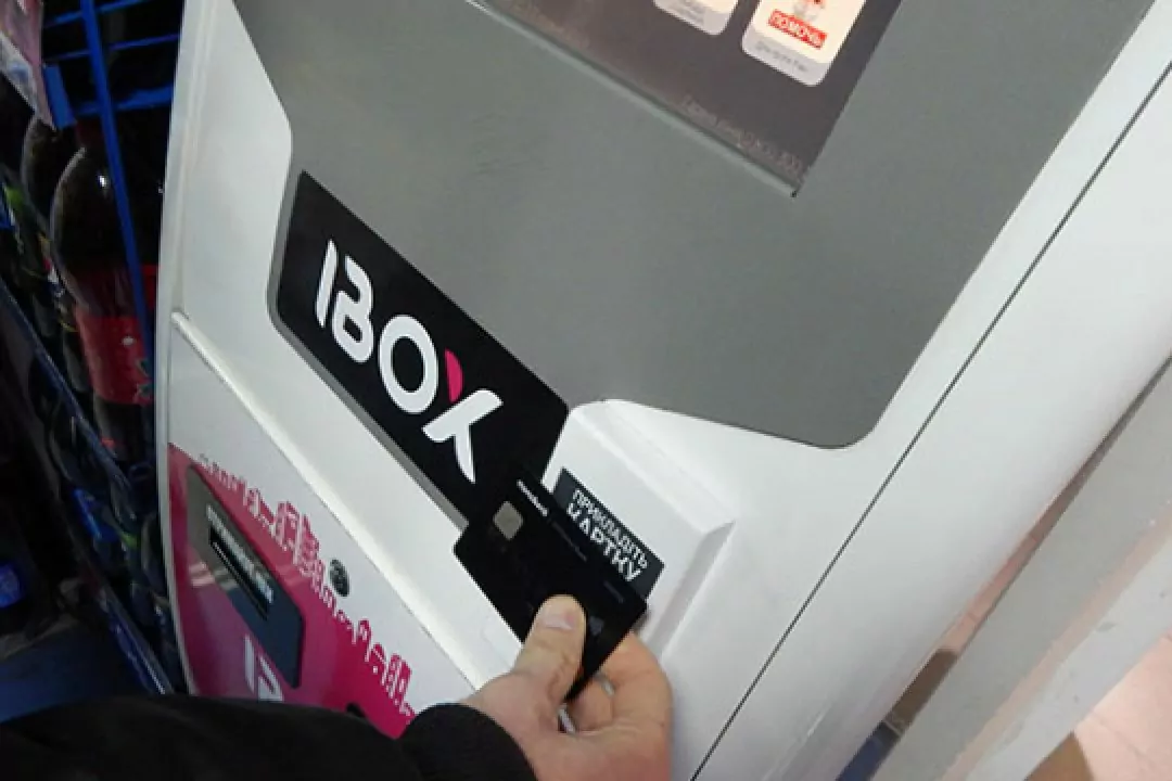 IBox відновив роботу терміналів. Картки Monobank знову можна поповнювати через мережу