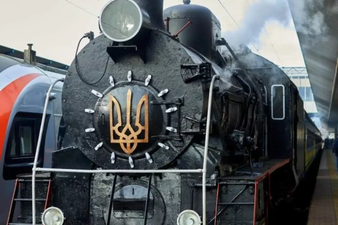 Укрзалізниця запускає &ldquo;магічний експрес&rdquo;: різдвяний ретропоїзд курсуватиме у Києві і Львові
