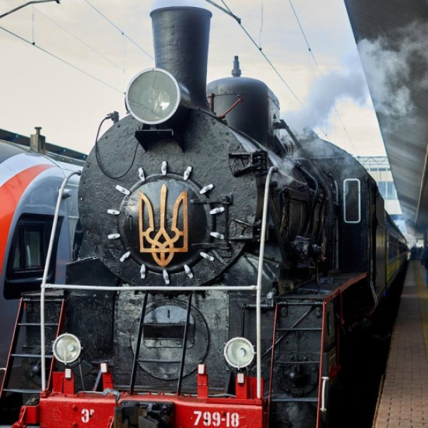 Укрзалізниця запускає “магічний експрес”: різдвяний ретропоїзд курсуватиме у Києві і Львові