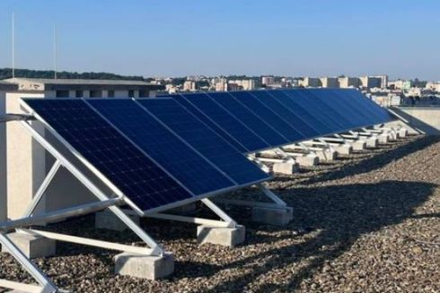 В Одесі мешканці багатоповерхівки встановили сонячні панелі і зробили будинок повністю автономним