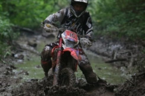 Мешканці Голосієва пропонують винагороду за затримання мотоциклістів у парках