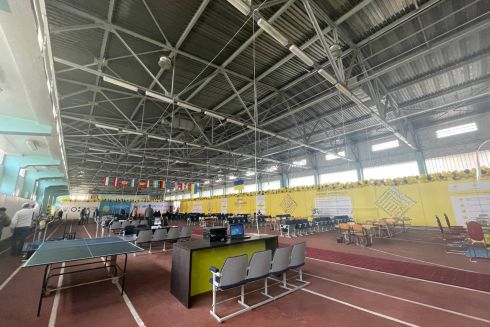 С кроватями, теннисом и тренажерами. Смотрите фото одного из самых больших пунктов несокрушимости в Киеве