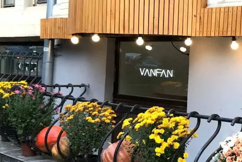 Біля &laquo;Золотих воріт&raquo; відкрилося K-Pop кафе VanFan