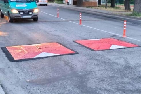 На дорогах Вінниці облаштували перші «берлінські подушки»