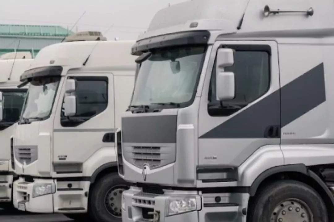 Під час повітряної тривоги в Київ не пускатимуть вантажівки