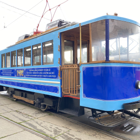 На Подолі почав курсувати відреставрований ретро-трамвай "1892"
