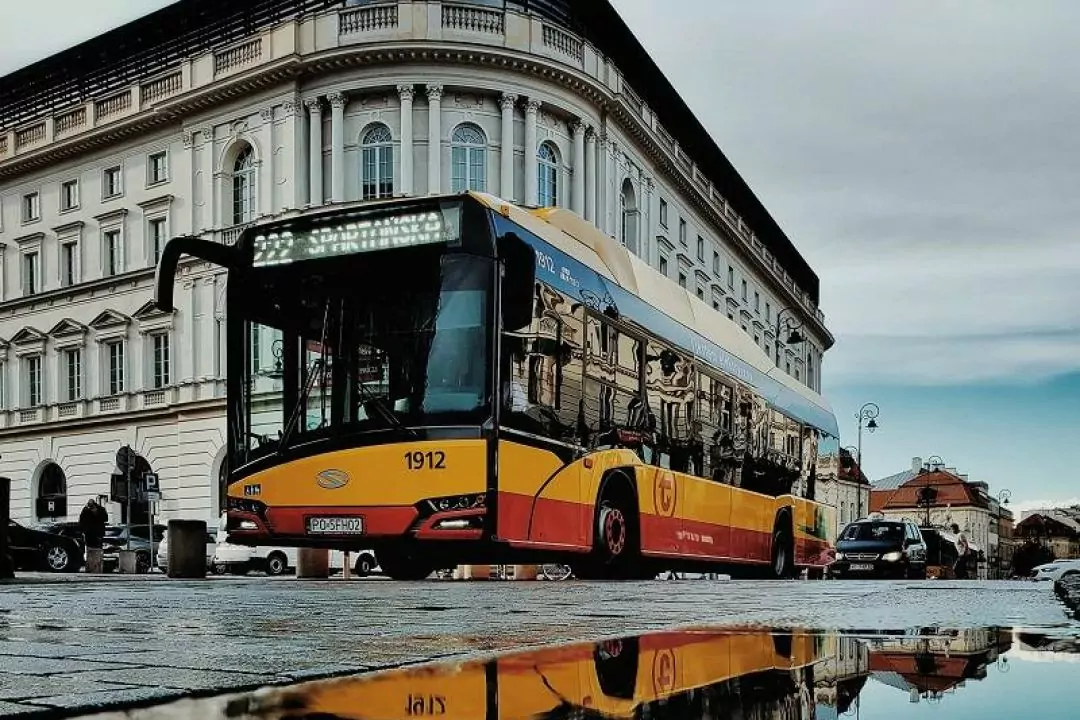 В автобусах Варшави транслюють відеоролики про Україну