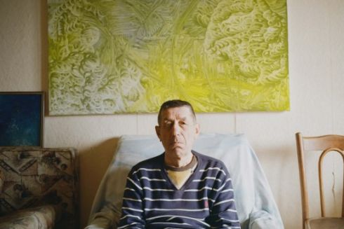 Умер киевский художник-дворник, устроивший выставку своих картин возле свалки