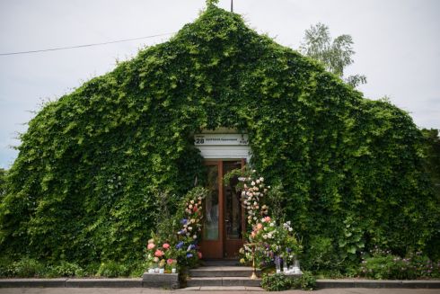 Фотозони, інсталяції та двометровий букет: що буде цього сезону на ВДНГ