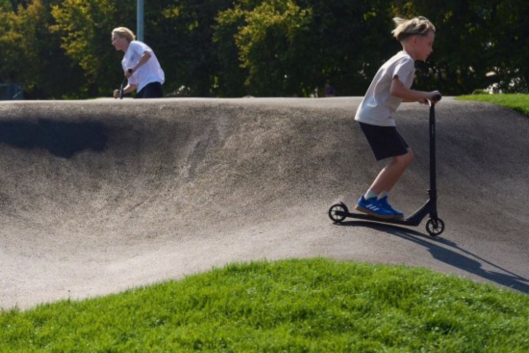 У Києві на ВДНГ облаштували памп-трек для катання на скейтбордах і роликах