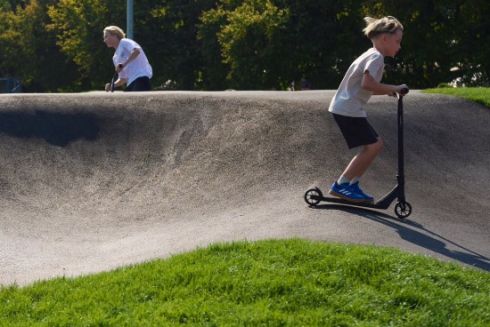 У Києві на ВДНГ облаштували памп-трек для катання на скейтбордах і роликах