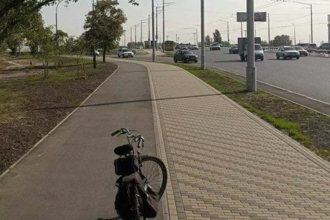 Новая велодорожка на проспекте Бандеры: что уже сделано