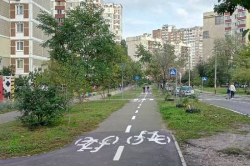 На Троєщині облаштували нову двосторонню велодоріжку: фото