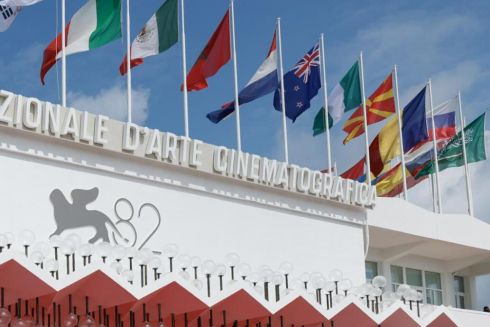 Україна засудила демонстрацію російського прапора на Венеційському кінофестивалі